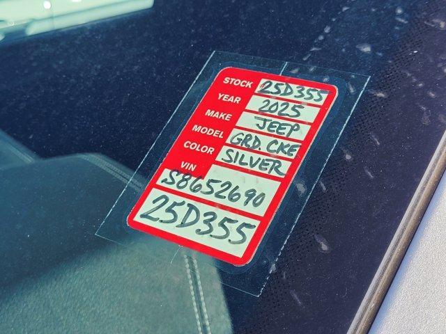Photo of 2025 Silver Zynith Jeep Grand Cherokee L