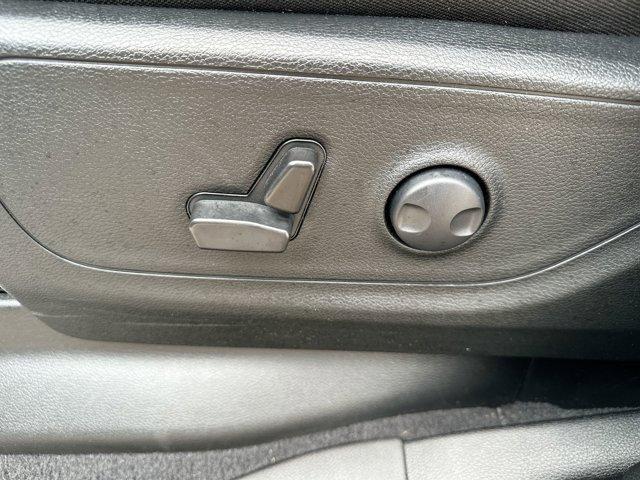 Photo of 2025 Bright White Clearcoat RAM 1500