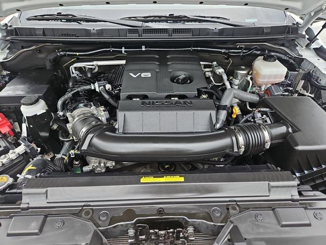 Photo of 2023 Glacier White Nissan Frontier