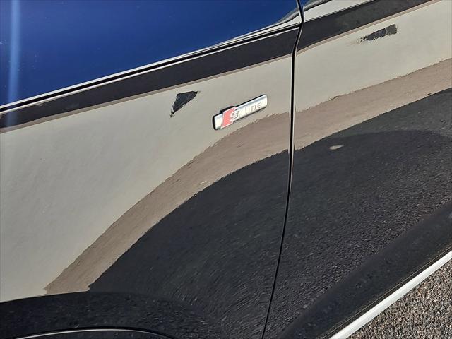 Photo of 2022 Black Metallic Audi Q5