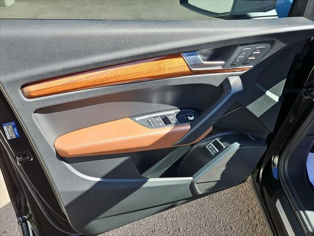 Photo of 2022 Black Metallic Audi Q5