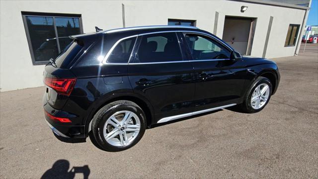 Photo of 2022 Black Metallic Audi Q5