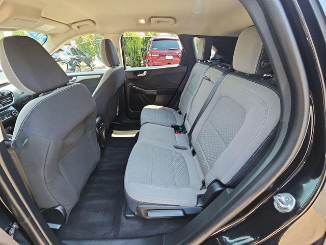 Photo of 2020 Black Metallic Ford Escape