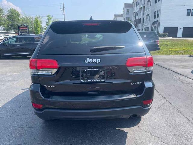Photo of 2018 Diamond Black Crystal Pearlcoat Jeep Grand Cherokee