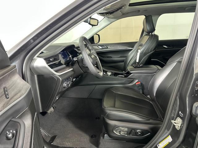 Photo of 2023 Baltic Gray Metallic Clearcoat Jeep Grand Cherokee 4xe