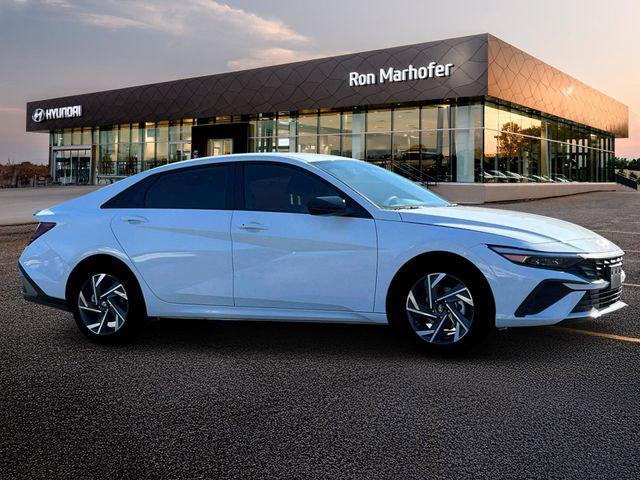 Photo of 2025 Serenity White Hyundai ELANTRA