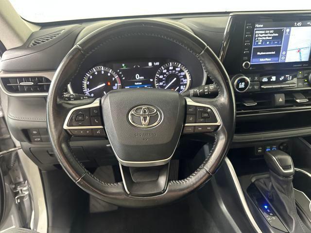 Photo of 2022 Celestial Silver Metallic Toyota Highlander