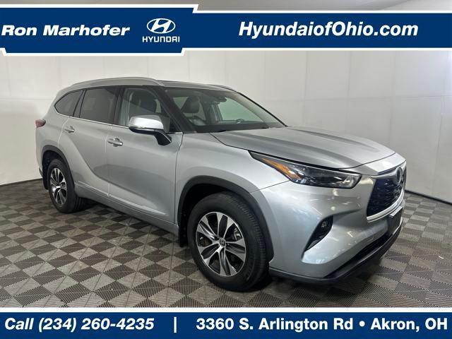 Photo of 2022 Celestial Silver Metallic Toyota Highlander