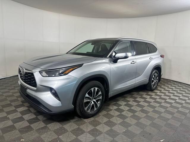 Photo of 2022 Celestial Silver Metallic Toyota Highlander