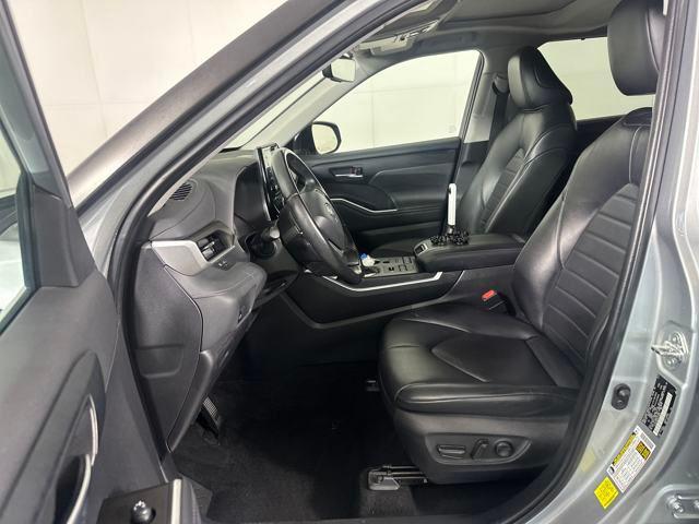Photo of 2022 Celestial Silver Metallic Toyota Highlander