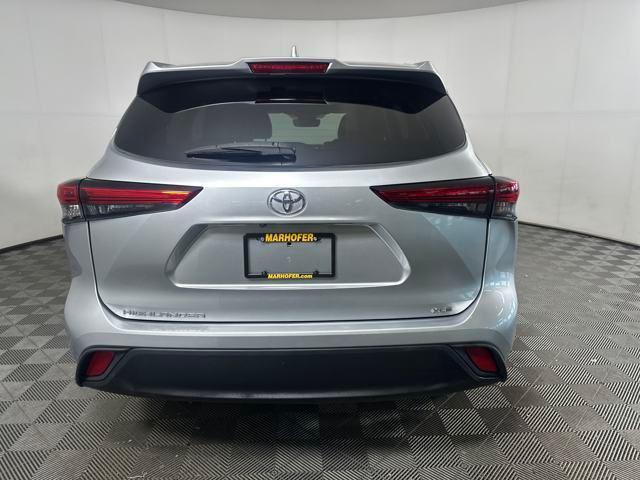 Photo of 2022 Celestial Silver Metallic Toyota Highlander