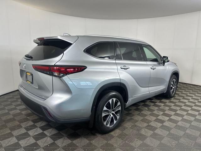 Photo of 2022 Celestial Silver Metallic Toyota Highlander