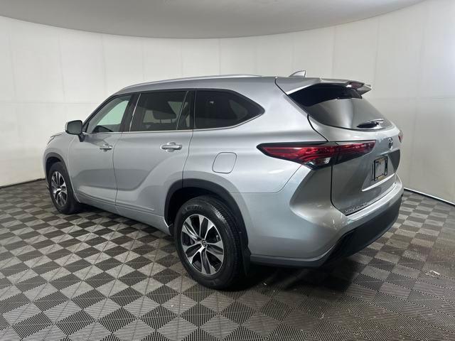 Photo of 2022 Celestial Silver Metallic Toyota Highlander