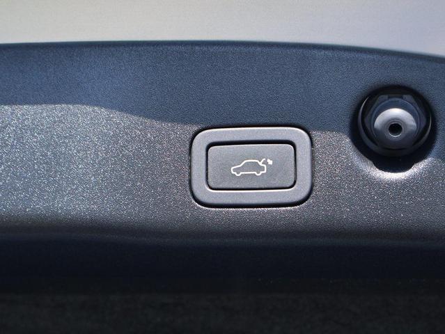 Photo of 2014 Rhodium Silver Metallic Jaguar XJ