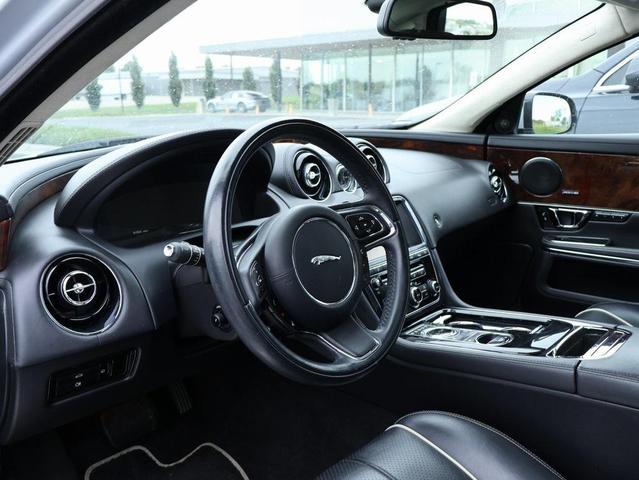 Photo of 2014 Rhodium Silver Metallic Jaguar XJ