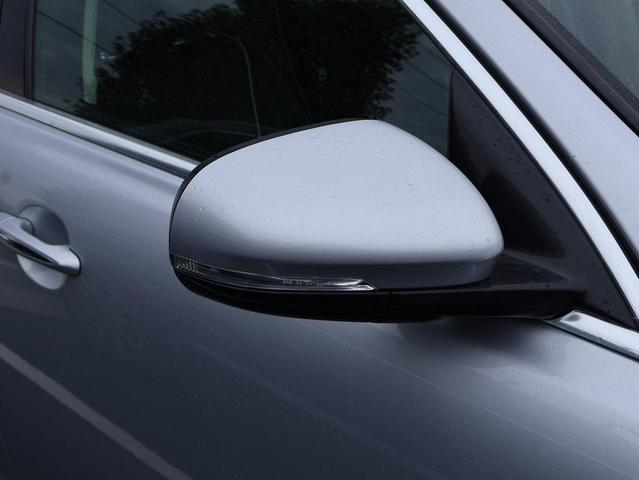Photo of 2014 Rhodium Silver Metallic Jaguar XJ