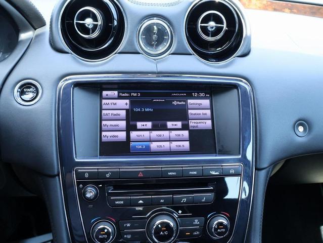 Photo of 2014 Rhodium Silver Metallic Jaguar XJ