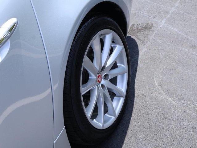 Photo of 2014 Rhodium Silver Metallic Jaguar XJ