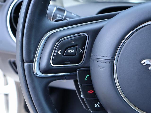 Photo of 2014 Rhodium Silver Metallic Jaguar XJ