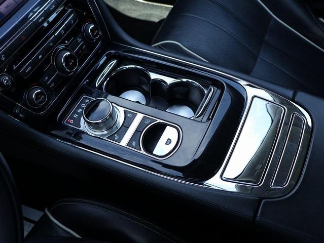 Photo of 2014 Rhodium Silver Metallic Jaguar XJ