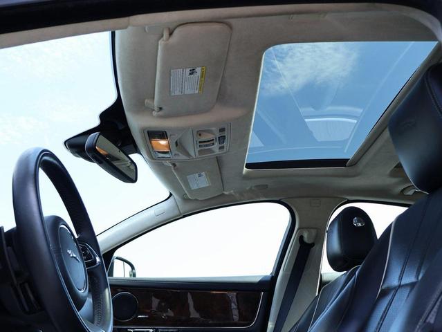 Photo of 2014 Rhodium Silver Metallic Jaguar XJ