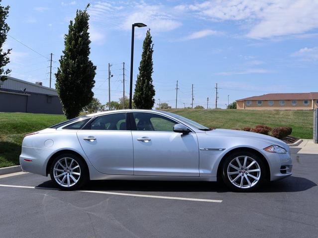 Photo of 2014 Rhodium Silver Metallic Jaguar XJ