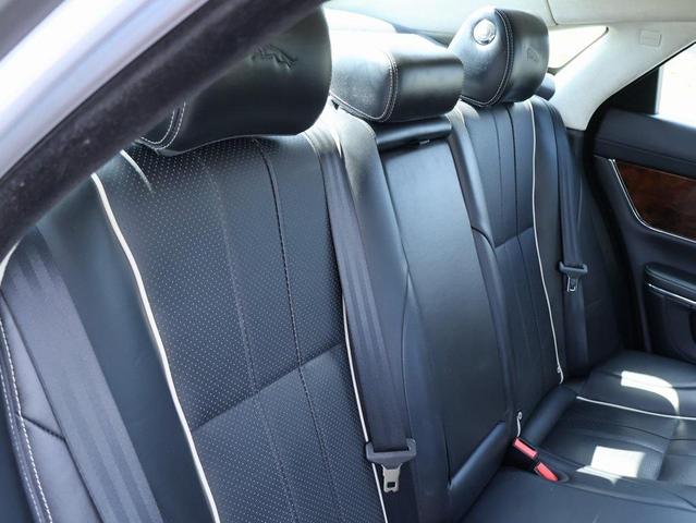Photo of 2014 Rhodium Silver Metallic Jaguar XJ