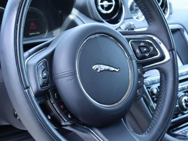 Photo of 2014 Rhodium Silver Metallic Jaguar XJ