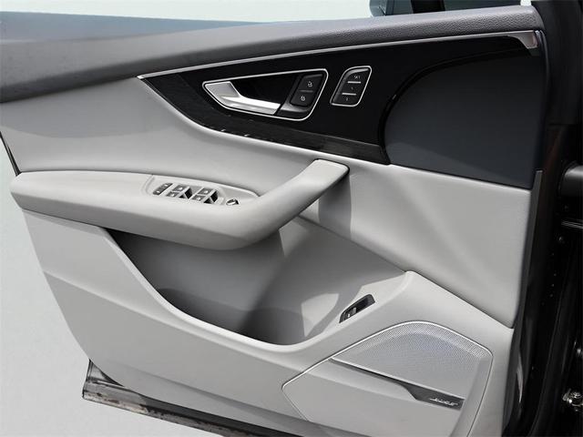Photo of 2019 Samurai Gray Metallic Audi Q7