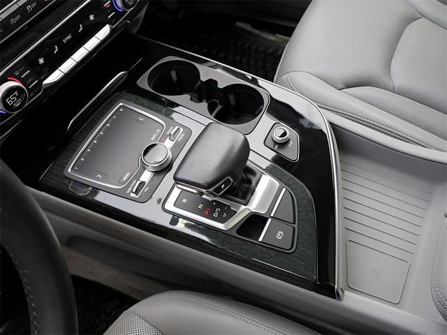 Photo of 2019 Samurai Gray Metallic Audi Q7