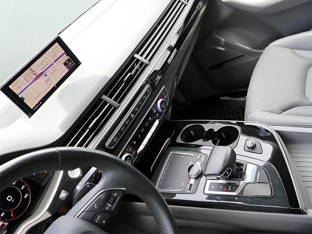 Photo of 2019 Samurai Gray Metallic Audi Q7