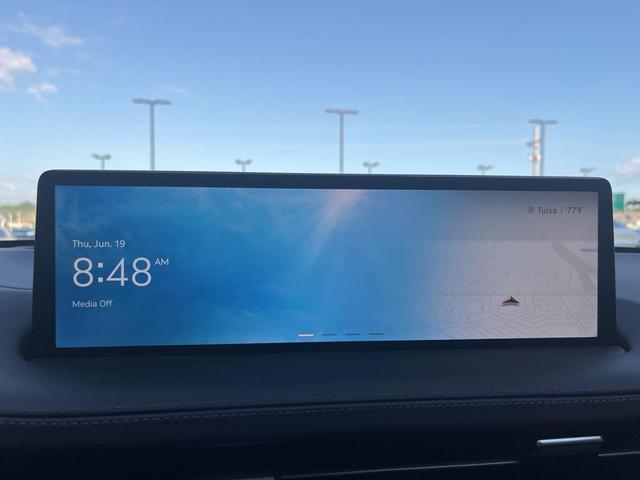 Photo of 2025 Alta White Genesis GV70