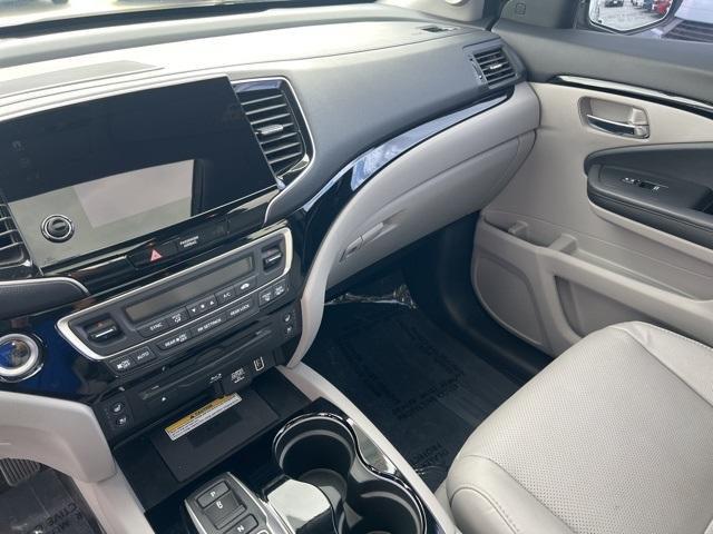 Photo of 2022 Lunar Silver Metallic Honda Pilot