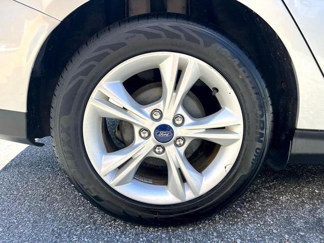 Photo of 2014 Silver Ford Focus