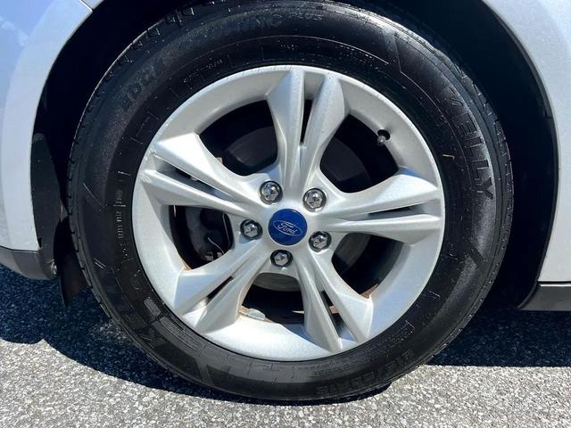 Photo of 2014 Silver Ford Focus