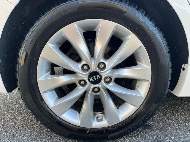 Photo of 2018 Arctic Metallic Kia Optima