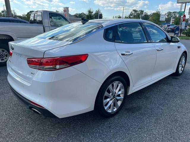 Photo of 2018 Arctic Metallic Kia Optima