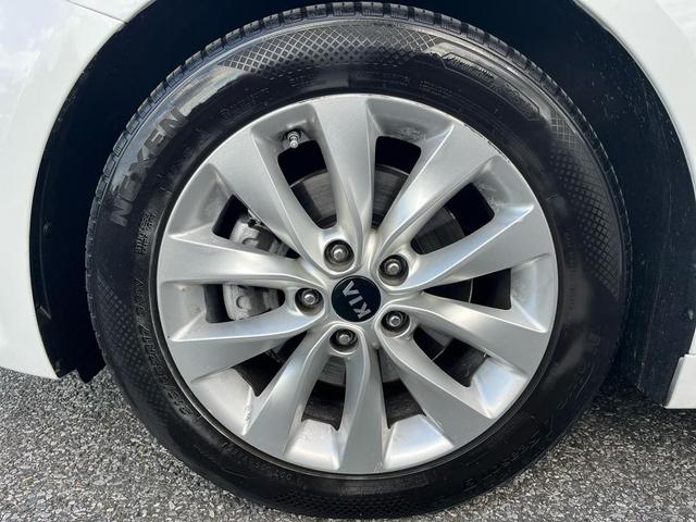 Photo of 2018 Arctic Metallic Kia Optima