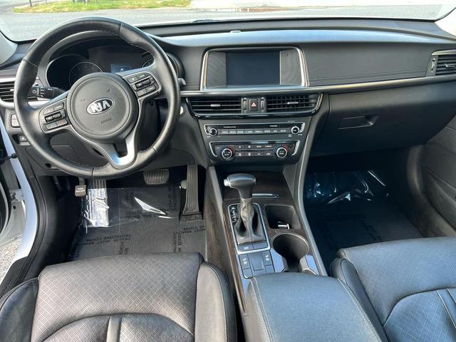 Photo of 2018 Arctic Metallic Kia Optima