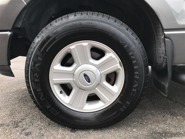 Photo of 2005 Silver Ford F-150