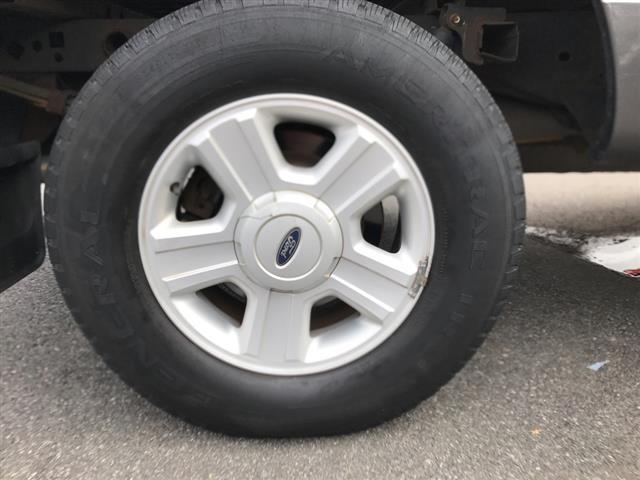 Photo of 2005 Silver Ford F-150