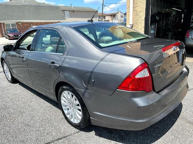 Photo of 2011 Bronze Ford Fusion Hybrid