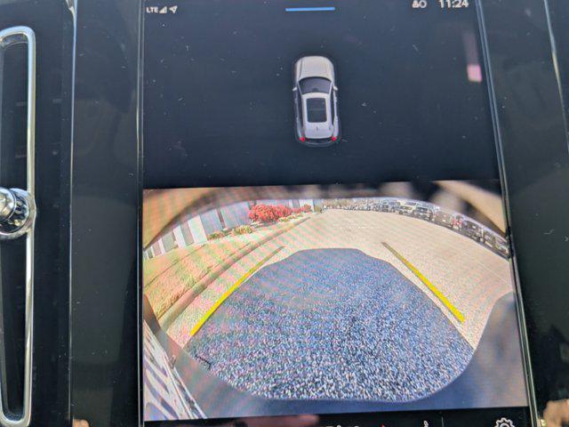 Photo of 2025 Onyx Black Volvo XC40