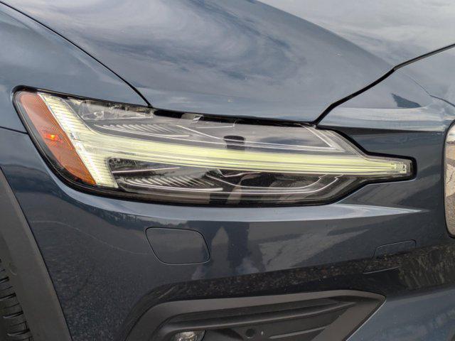 Photo of 2023 Denim Blue Metallic Volvo V60 Cross Country