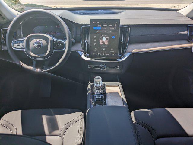 Photo of 2025 Mulberry Volvo XC90 Plug-In Hybrid