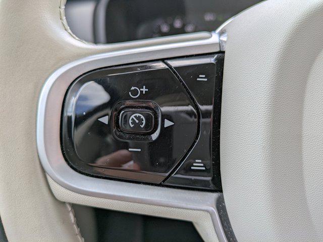 Photo of 2022 Onyx Black Metallic Volvo XC90