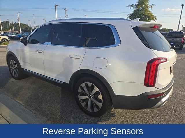 Photo of 2022 Glacial White Pearl Kia Telluride