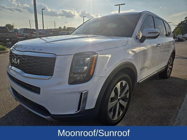 Photo of 2022 Glacial White Pearl Kia Telluride