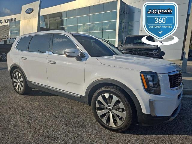 Photo of 2022 Glacial White Pearl Kia Telluride