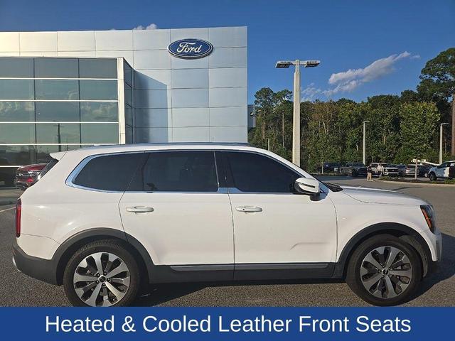 Photo of 2022 Glacial White Pearl Kia Telluride